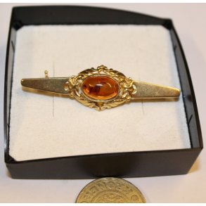 Broche af forgyldt slv 