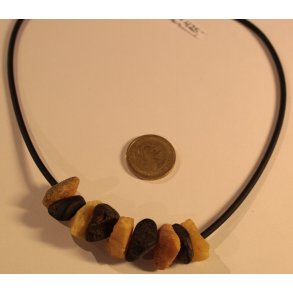 Kde med sort og gult rav